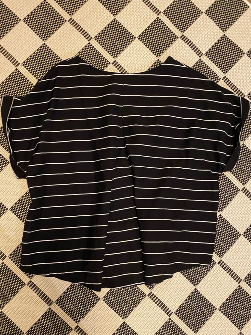 Maven West Versatile Pinstriped Boxy Tee—Size Small